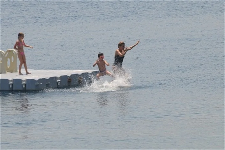 Gülben Ergen de tatil sezonunu açtı