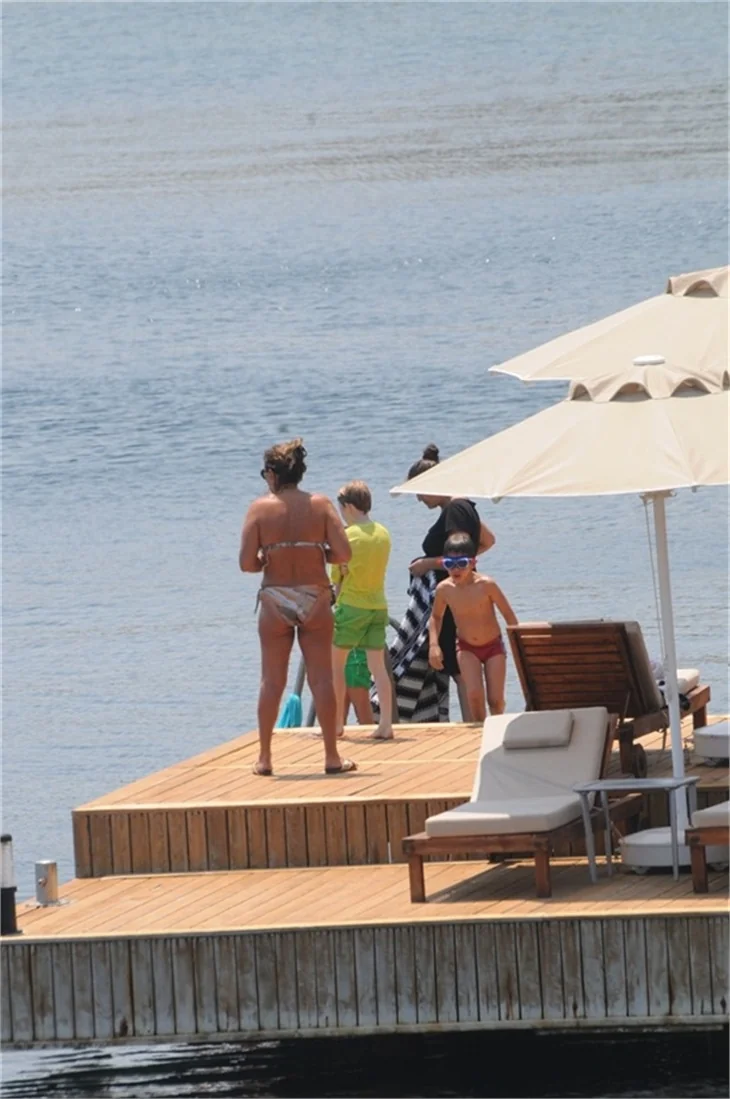 Gülben Ergen de tatil sezonunu açtı