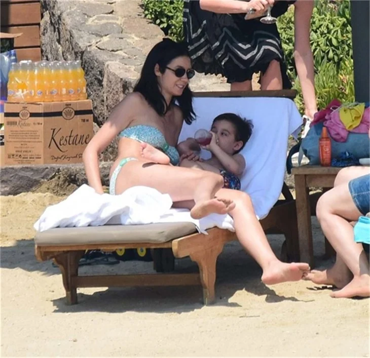 Ahu Yağtu ve Kemal bebek tatilde