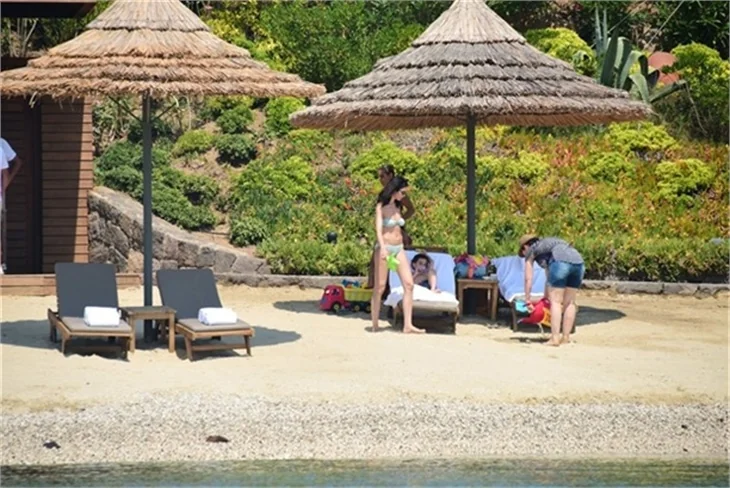 Ahu Yağtu ve Kemal bebek tatilde