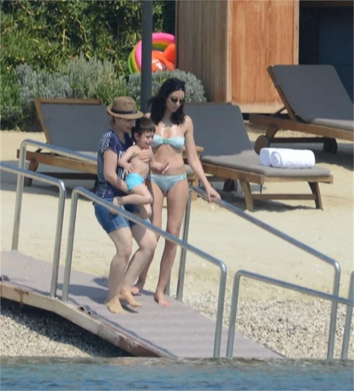 Ahu Yağtu ve Kemal bebek tatilde