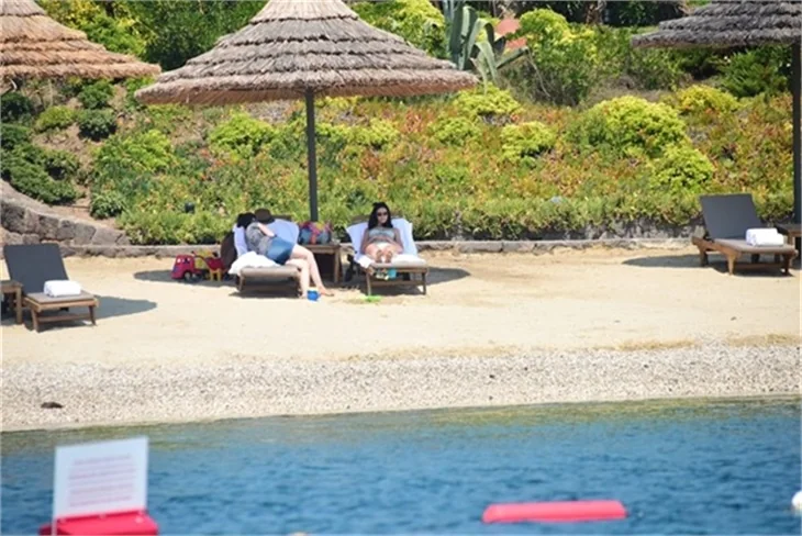 Ahu Yağtu ve Kemal bebek tatilde