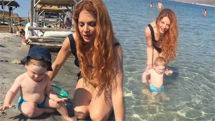 Lale Cangal oğluyla tatilde