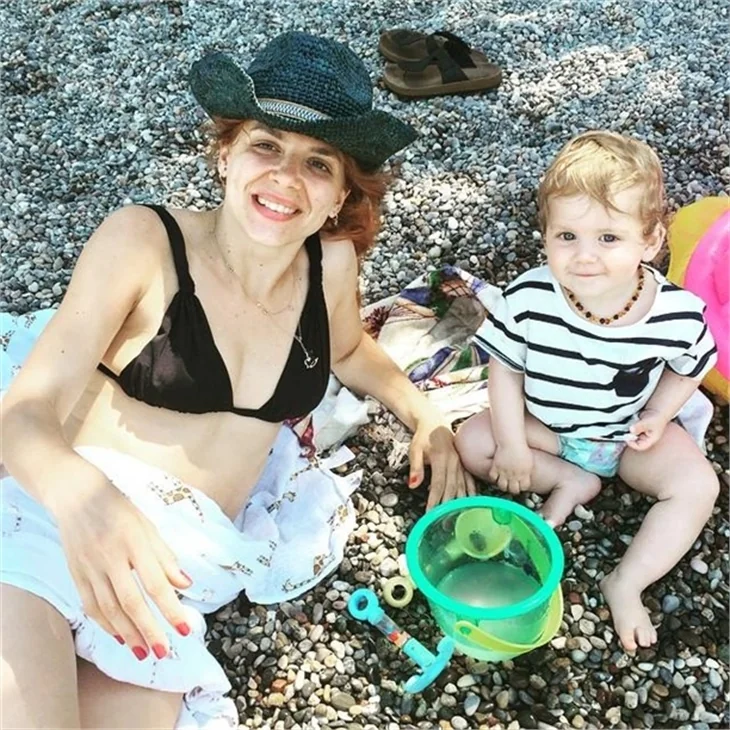 Lale Cangal oğluyla tatilde