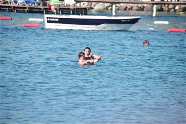 Ecem Üstündağ ve küçük "Muro" tatilde
