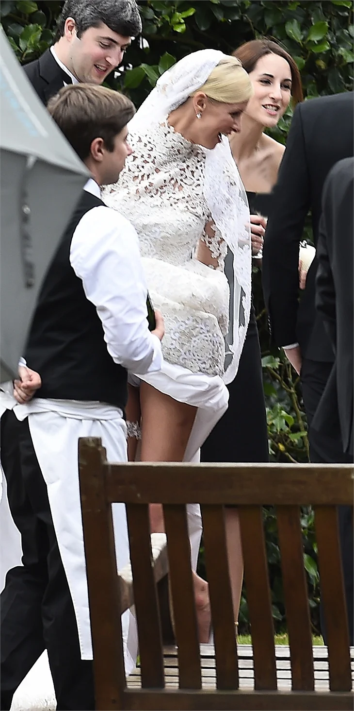 Yeni gelin Nicky Hilton'un zor anları!