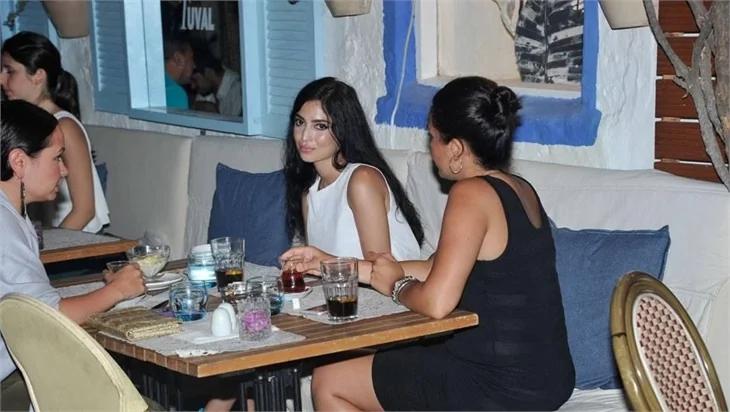 Melike İpek Yalova Çeşme'de tatilde!