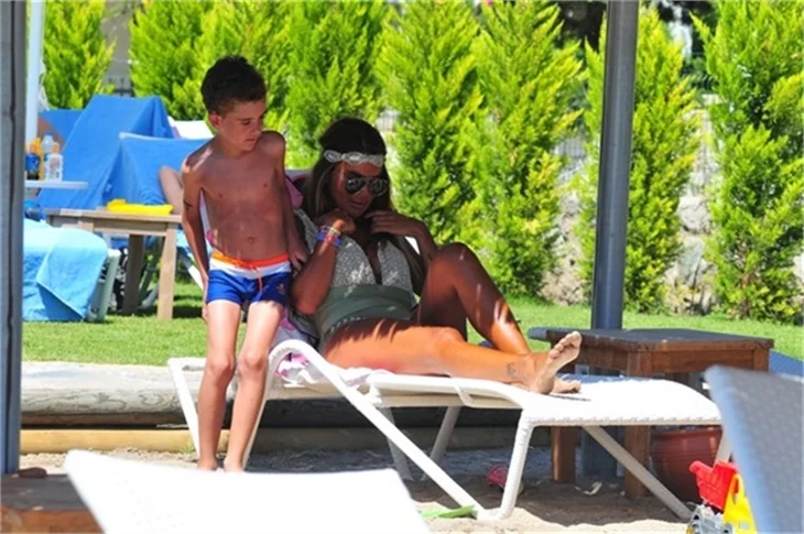Ünlülerin plajlarda şıklık yarışı!