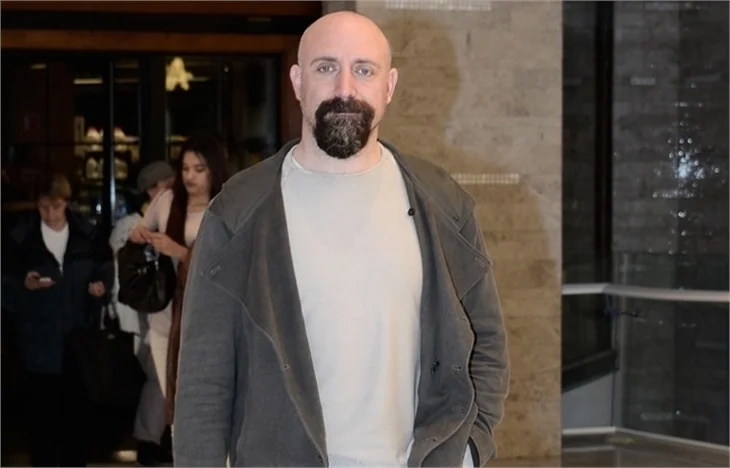 Halit Ergenç her dakika orayı izliyor!