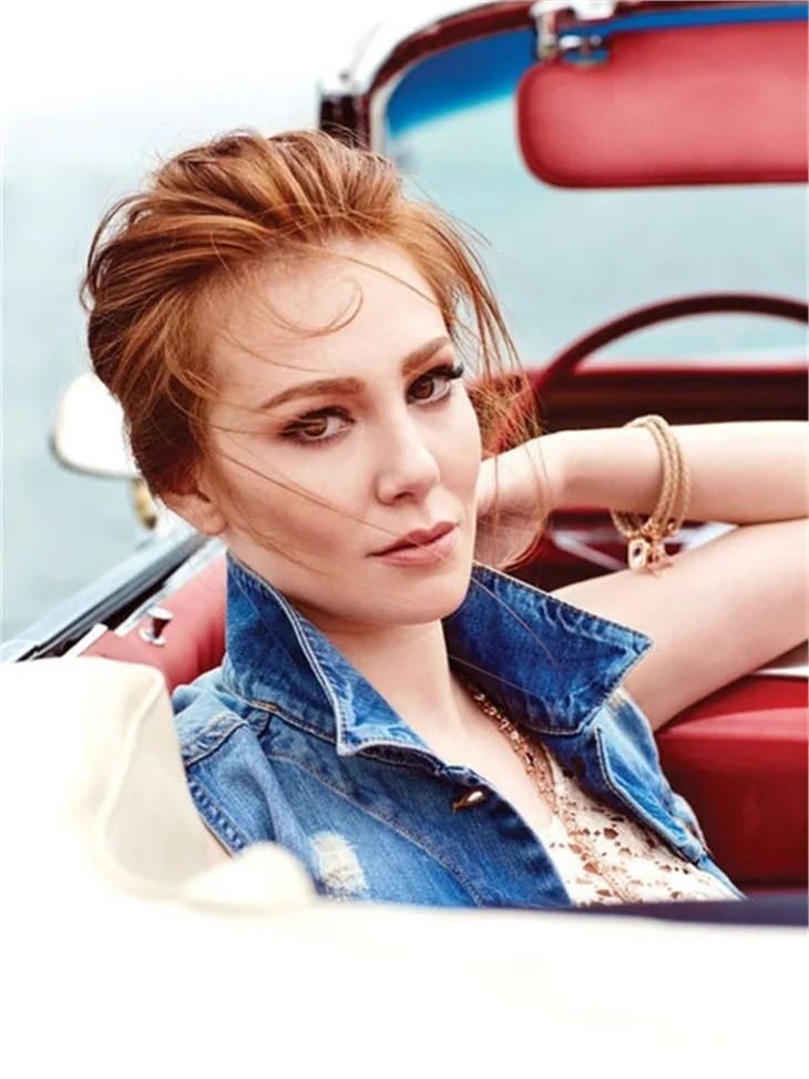 Elçin Sangu ilkokul fotoğrafıyla şaşırttı