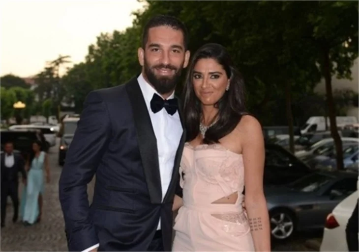 Arda Turan Gerard Pique'ye komşu oluyor