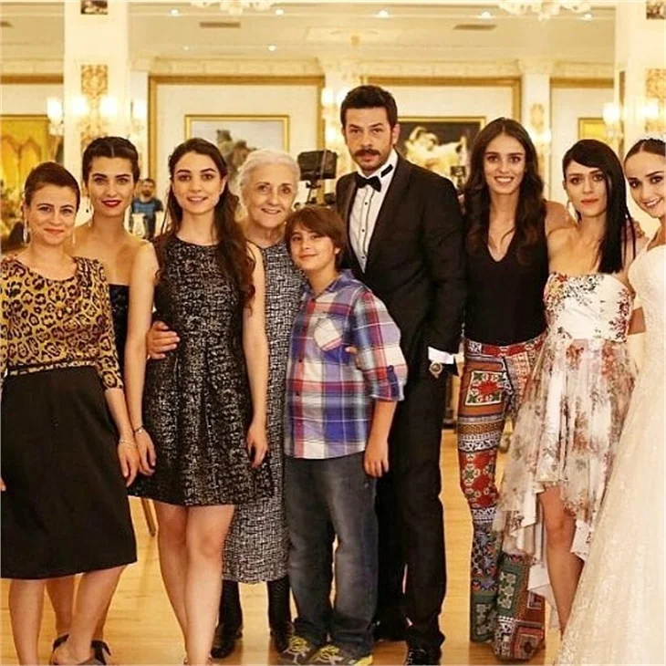 Kara Para Aşk ekibinden veda kareleri...
