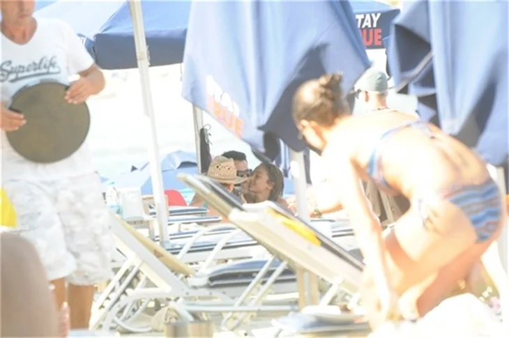 Kenan İmirzalıoğlu Sinem Kobal'sız tatile çıktı!