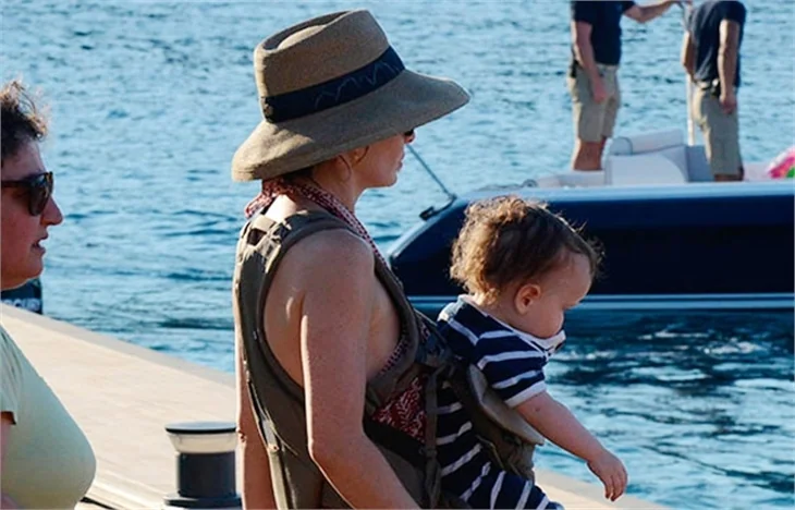 Nil Karaibrahimgil oğluyla Bodrum'da