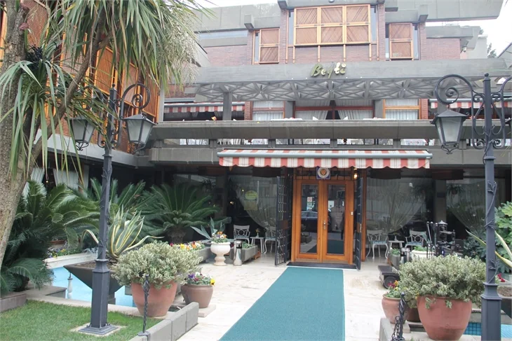 Etin usta ismi: Beyti Restaurant