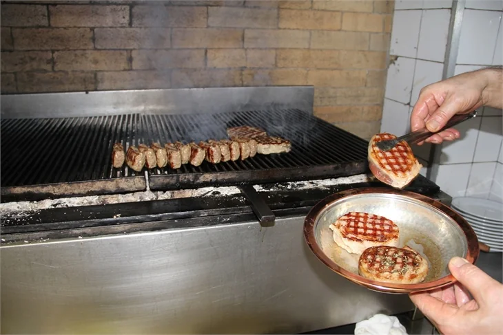 Etin usta ismi: Beyti Restaurant