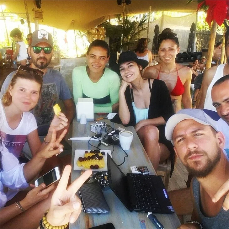 Diriliş ekibi Çeşme'de tatilde!