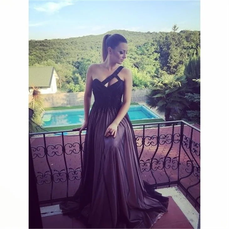 Gizem Karaca'nın paylaştığı fotoğrafa tepki yağdı