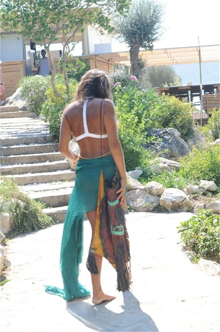 Eda Taşpınar tanga bikinisi ile yakalandı!