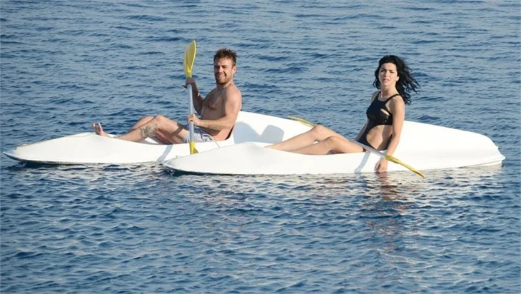 Merve Boluğur ve Murat Dalkılıç tatilde yakalandı