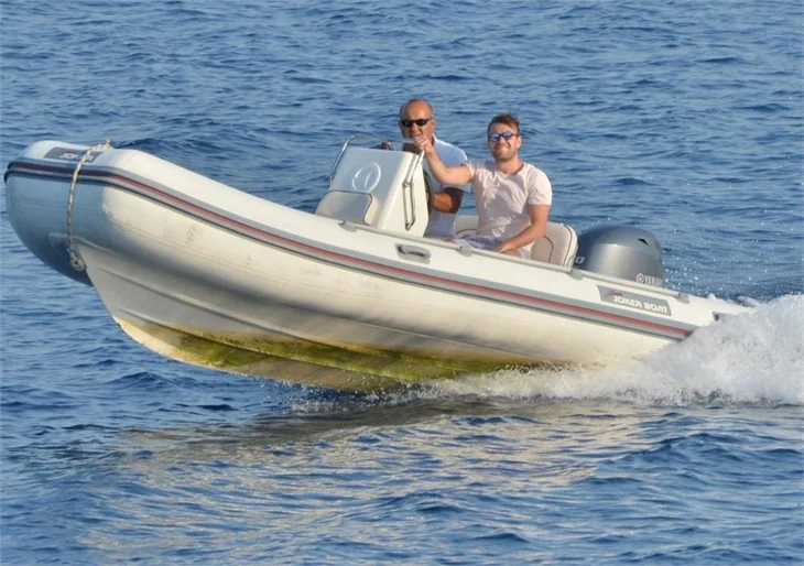 Merve Boluğur ve Murat Dalkılıç tatilde yakalandı