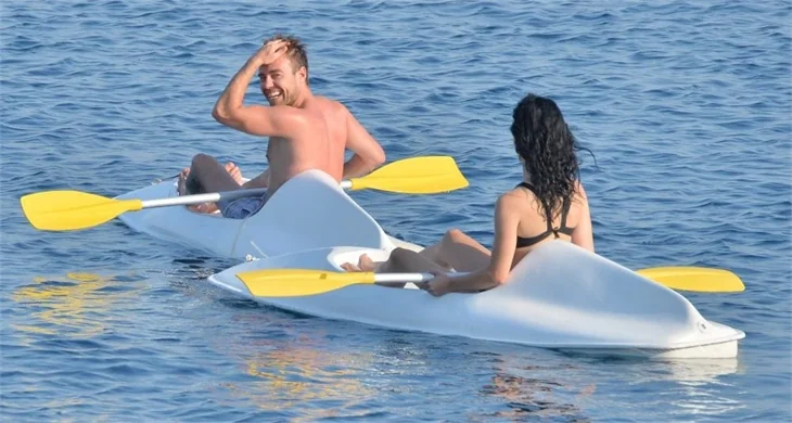 Merve Boluğur ve Murat Dalkılıç tatilde yakalandı
