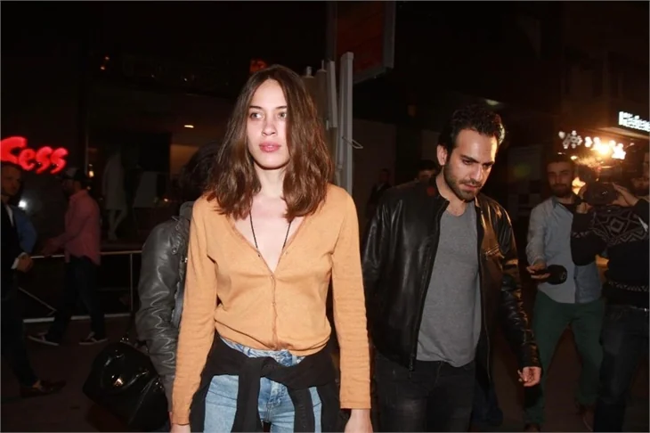 Buğra Gülsoy ve Nilüfer Gürbüz tatilde