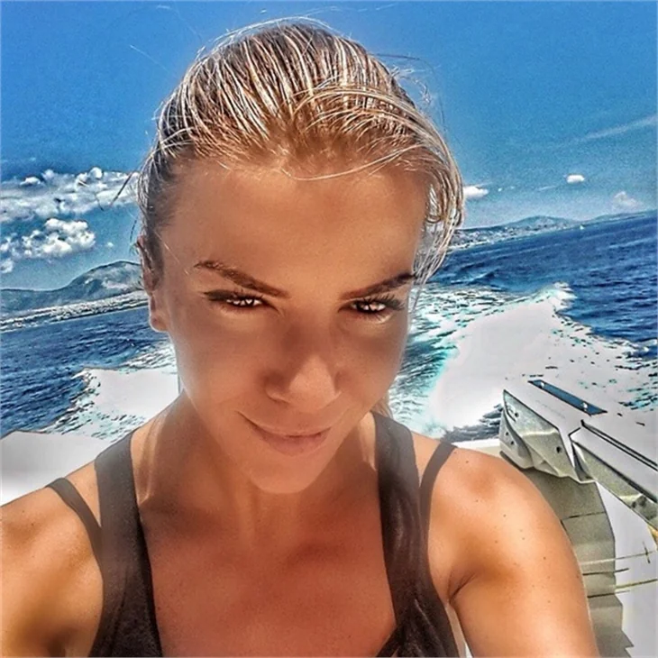 Ivana Sert'in seksi tatil kareleri