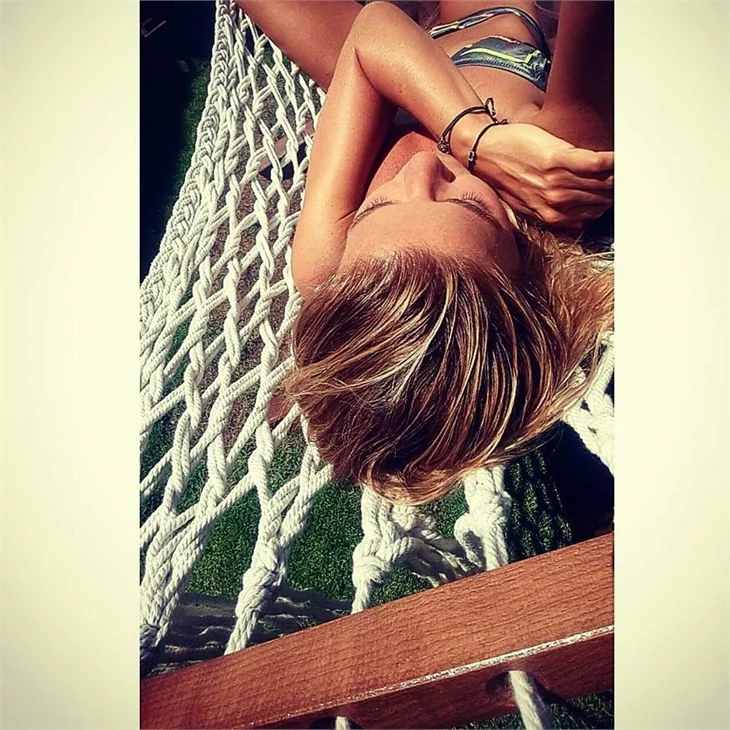 Ivana Sert'in seksi tatil kareleri