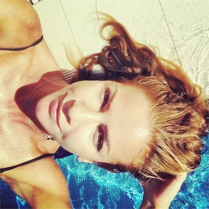 Ivana Sert'in seksi tatil kareleri