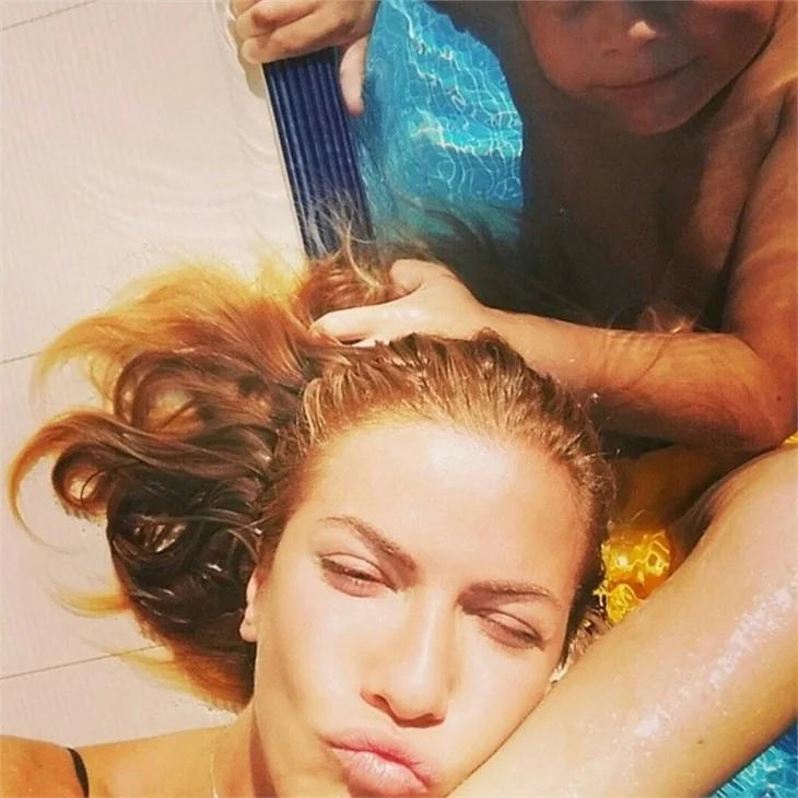 Ivana Sert'in seksi tatil kareleri