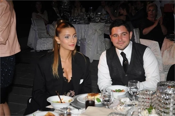 Özge Ulusoy ve Hacı Sabancı'dan kafa karıştıran hareket!