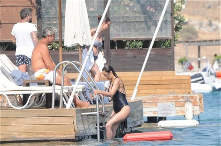 Özlem Conker sarılmaya doyamadı!