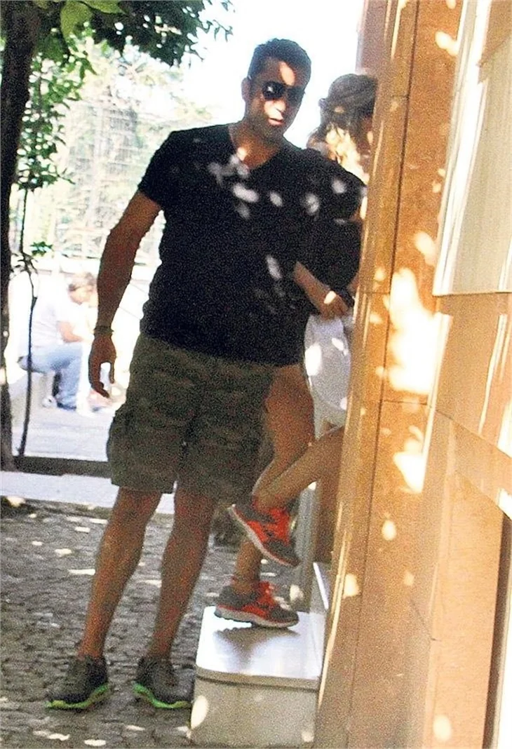 Kenan İmirzalıoğlu sevgilisi Sinem Kobal'ı uyardı