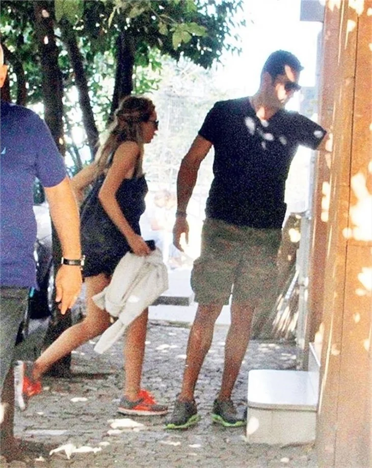 Kenan İmirzalıoğlu sevgilisi Sinem Kobal'ı uyardı