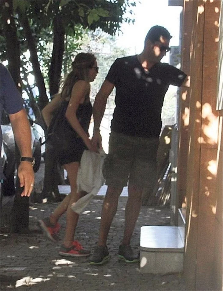 Kenan İmirzalıoğlu sevgilisi Sinem Kobal'ı uyardı