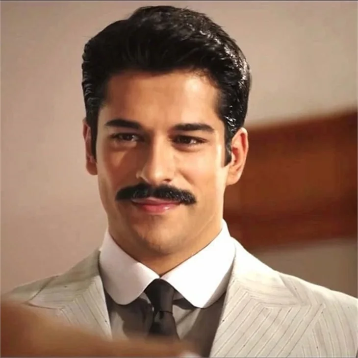Burak Özçivit yeni filmi için Neslihan Atagül'ün peşinde