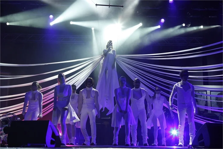 Hande Yener'den Harbiye'de büyük şov!