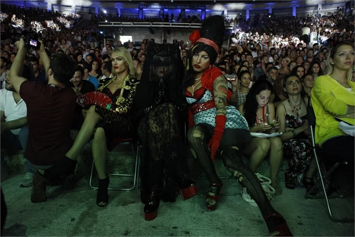 Hande Yener'den Harbiye'de büyük şov!