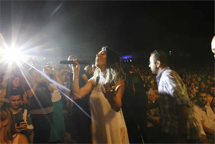 Hande Yener'den Harbiye'de büyük şov!