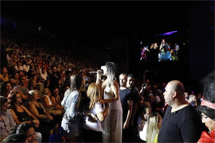 Hande Yener'den Harbiye'de büyük şov!