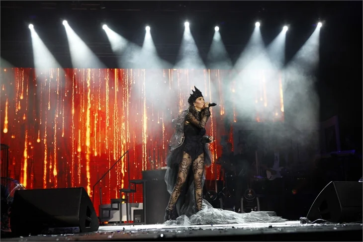 Hande Yener'den Harbiye'de büyük şov!
