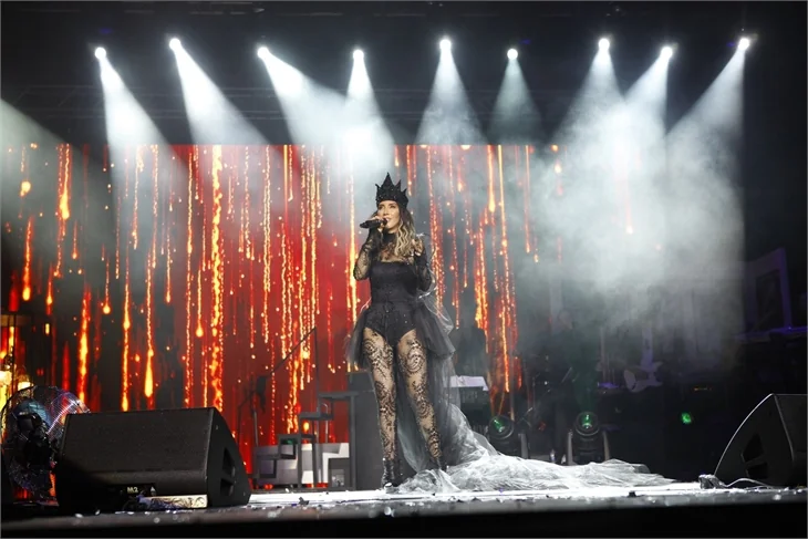 Hande Yener'den Harbiye'de büyük şov!
