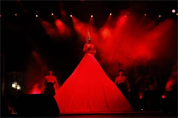 Hande Yener'den Harbiye'de büyük şov!