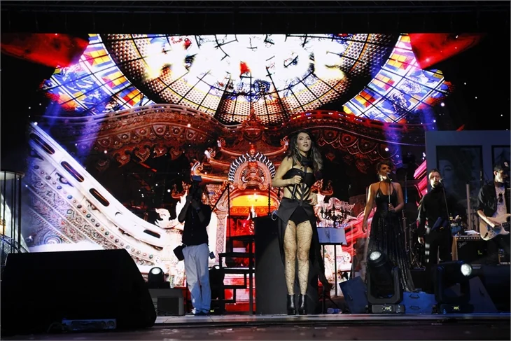 Hande Yener'den Harbiye'de büyük şov!