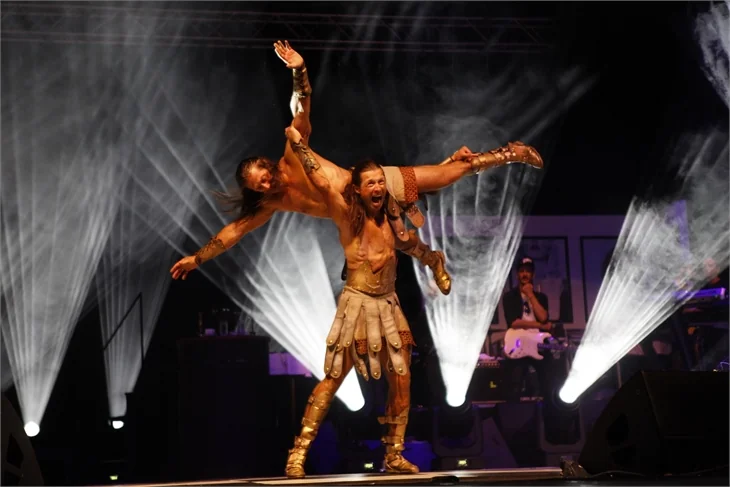 Hande Yener'den Harbiye'de büyük şov!