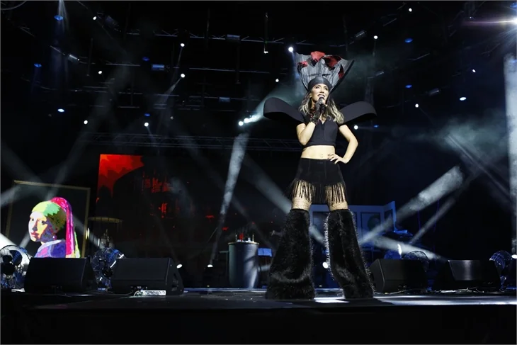 Hande Yener'den Harbiye'de büyük şov!