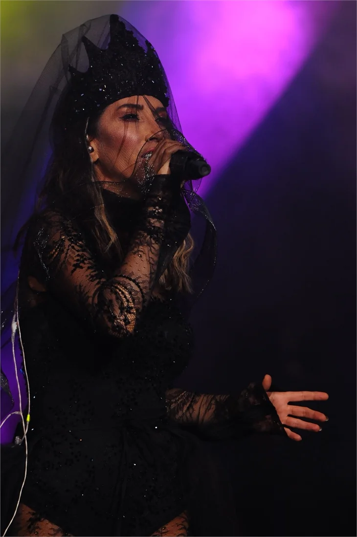 Hande Yener'den Harbiye'de büyük şov!