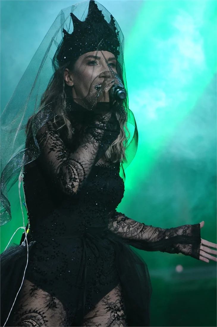 Hande Yener'den Harbiye'de büyük şov!