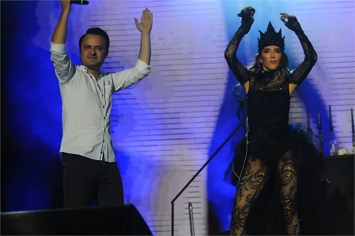 Hande Yener'den Harbiye'de büyük şov!